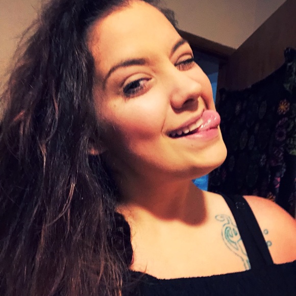 Meet your Posher, Mercedes 💜 - Picture 3 of 5